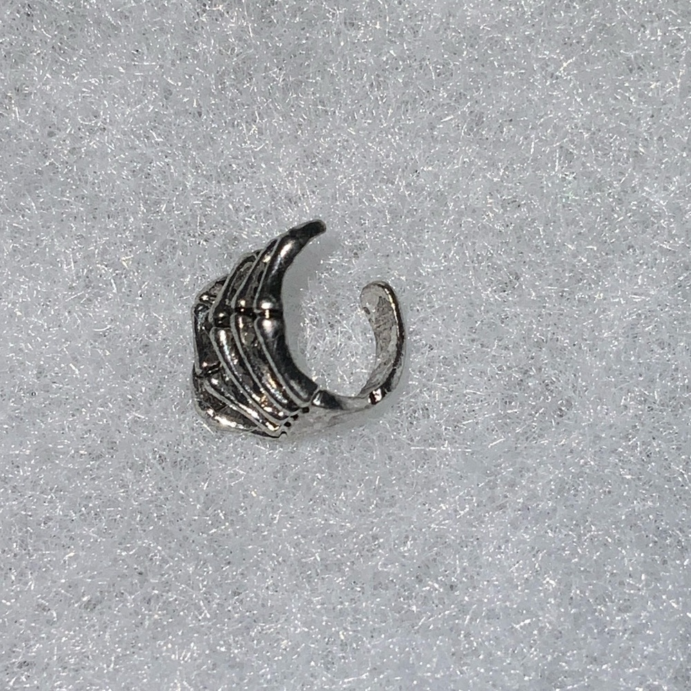 2$🤩Silver Skeleton Hand lob loop